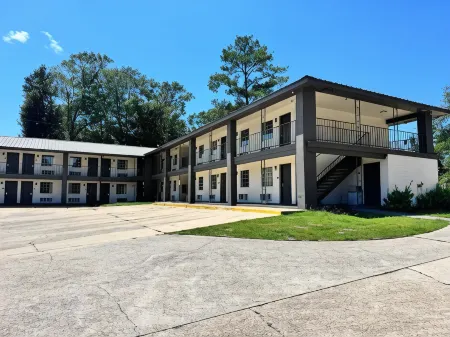 Super 8 by Wyndham Picayune