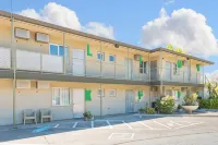 The Greens Hotel on Del Paso - Parking