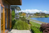 Cascades Lakefront Motel - Romantic