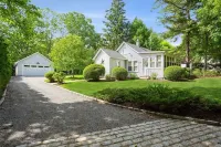 Walk to Love Lane! Immaculately renovated private cottage.
