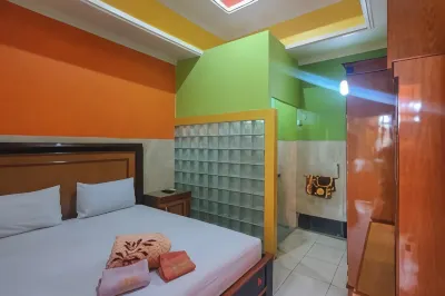 Homestay Gayatri Sawojajar Near Univ Negeri Malang Kampus 2 Mitra RedDoorz Hoteller i Asrikaton