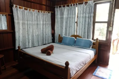 RuenNamyen Resort Amphawa  호텔