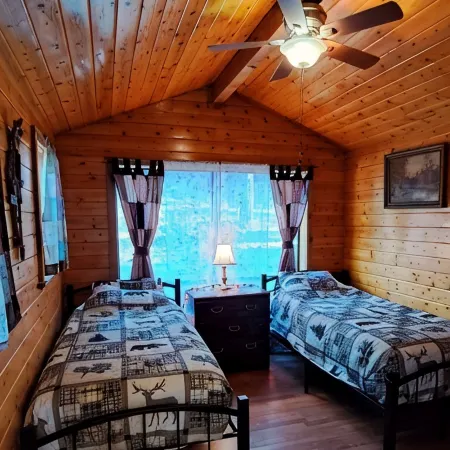 Holly's Hideaway, Cabin in the Woods