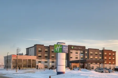 Holiday Inn Express & Suites Moose Jaw Отели рядом с достопримечательностью «Tunnels Of Moose Jaw»