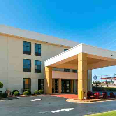 Comfort Inn & Suites Hotel Exterior