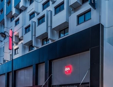 Ibis Paris Montmartre Sacré-Coeur 근처의 파리 거리 풍경