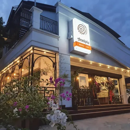 Davao Airport View Hotel Отели рядом с достопримечательностью «Лонг Хуа Темпл»