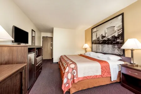 Super 8 by Wyndham Franklin/Middletown Area