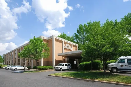 Best Western Plus Richmond Airport Hotel Отели в г. Сандстон