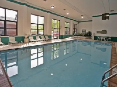 Quality Inn & Suites Hotels in Somerset