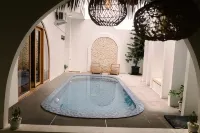 HANAYA Living House Pacitan - Pools