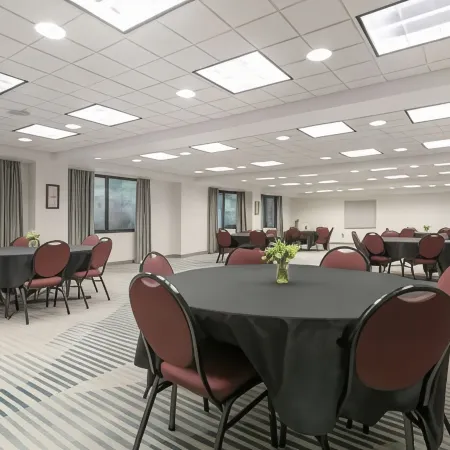 Comfort Inn & Suites Lake George Отели рядом с достопримечательностью «Форт Уильям Генри»