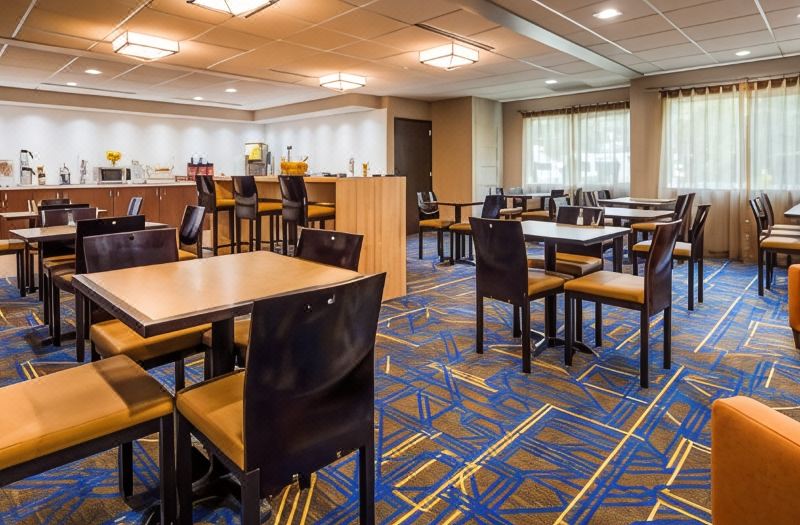 Best Western Plus Portland Airport Hotel Suites photo 5