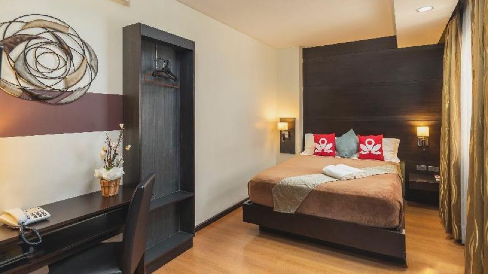 Lorenzzo Suites Hotel