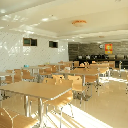 Super 8 Hotel (Ninghua Wanxing Square)