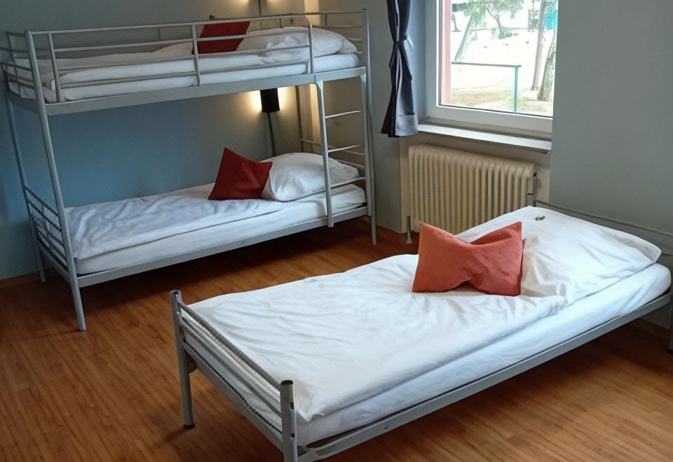 1, 2, sleep Hostel Nürnberg Messe - Housity