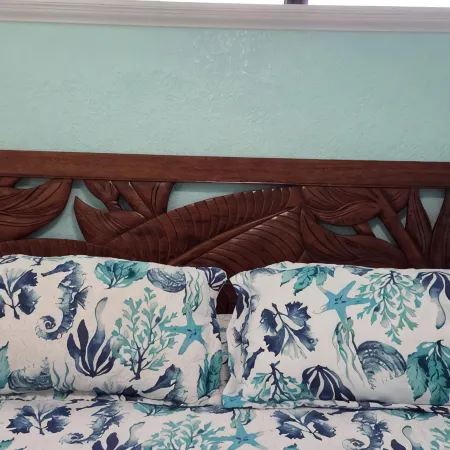 Wow! Gorgeous Direct Oceanfront Kona Reef Condo A25 Dual A/C 3rd Floor Remodeled