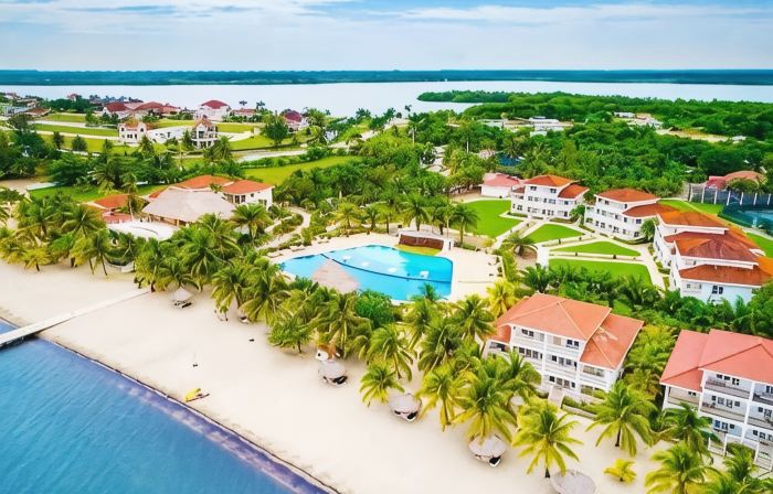 Luxury Waterfront Villa + FULL RESORT ACCESS! No sargassum!