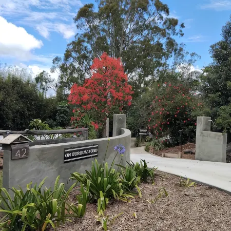 Kookaburra - Private One Bedroom Cottage with Lake View