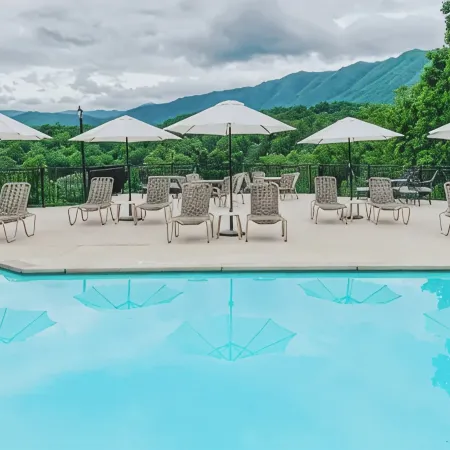 Clean & Quiet w/ Private HotTub Near Cades Cove