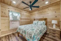 The Yellow Rose Cabin on Lake Granbury - 3-Star