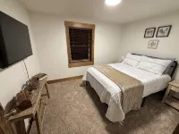 Private and secluded 4-bedroom farmhouse minutes from Lake Greeson - 부티크