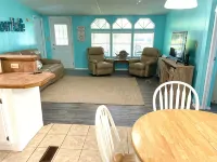 3 BR 2 BA House w/Dock on Deep Canal in Bass Capital - 3성급