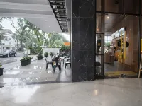Modern Look 2BR Apartment at The Wahid Private Residence By Travelio Hotel di Babura