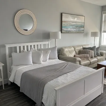 Ocean front Studio across from beach