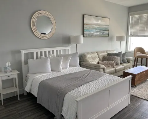 Ocean front Studio across from beach Hotels in Hull