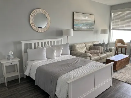 Ocean front Studio across from beach