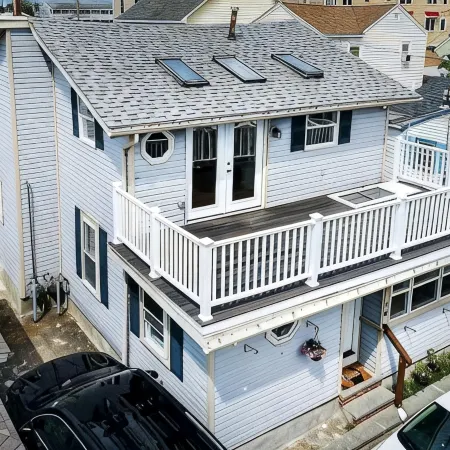 3-bedroom beachy apartment one block from Hampton Beach