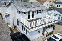 3-bedroom beachy apartment one block from Hampton Beach - Bungalows