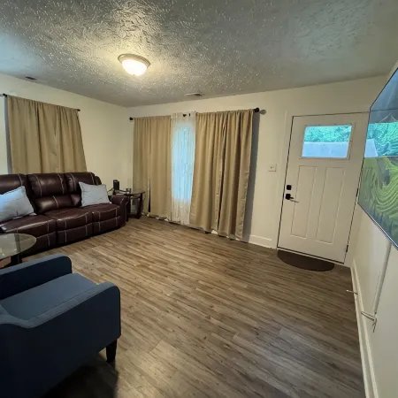 Newly renovated 2-bedroom house in lovely downtown Elizabethtown on quiet street