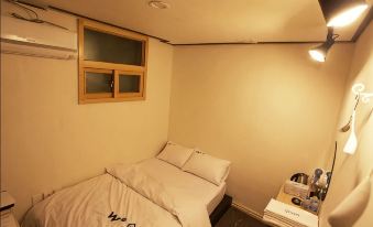 W Mini Hotel - Hostel