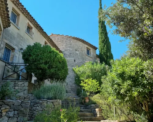 Mazet Hortensia air-conditioned, private terrace-shared pool - Vallée des Baux Hotels in Paradou