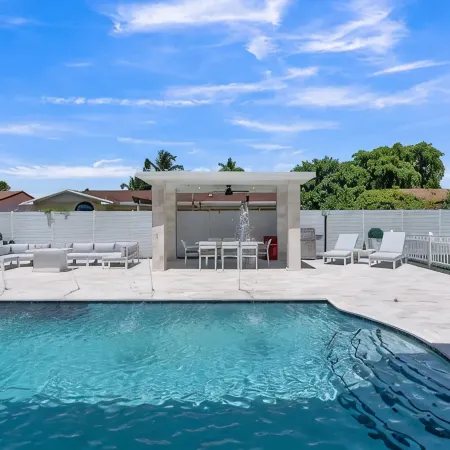Luxury Escape: Pool, Hot tub, Mini Golf & More!