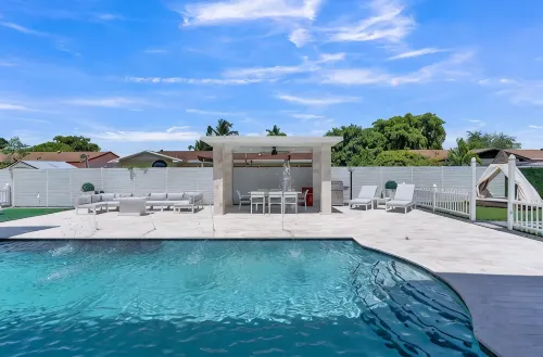Luxury Escape: Pool, Hot tub, Mini Golf & More!