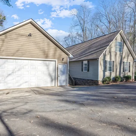 New Luxury Lakefront Home with Dock, Hot Tub, Fire Pit, SUP Boards and Kayaks!!