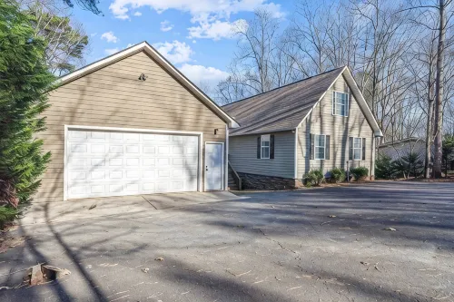 New Luxury Lakefront Home with Dock, Hot Tub, Fire Pit, SUP Boards and Kayaks!!