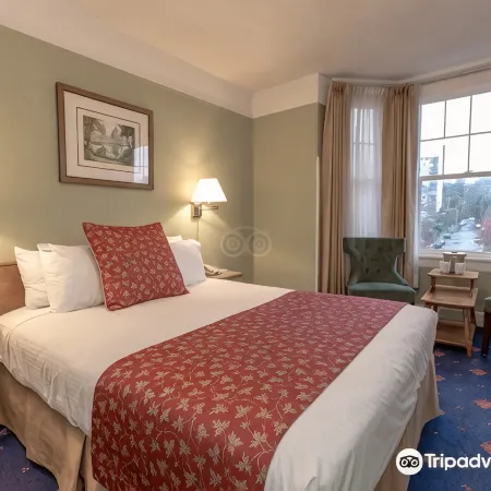 James Bay Inn Hotel, Suites & Cottage