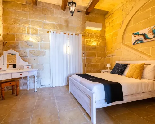 Villa Nirvana - 4 bedrooms (sleeps 8 + 2 kids) Qala village Ξενοδοχεία στην πόλη Qala