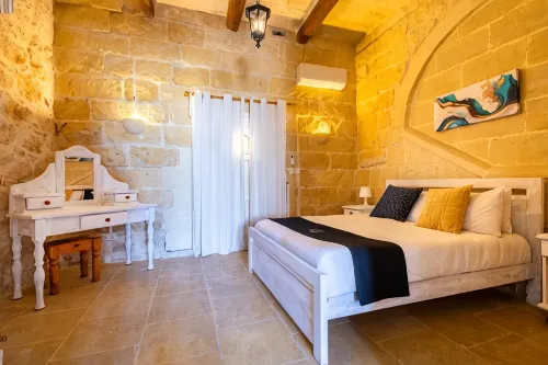 Villa Nirvana - 4 bedrooms (sleeps 8 + 2 kids) Qala village - Homestays