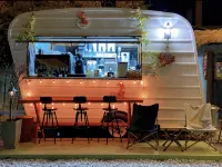 Lugu Lake Scenic Area Yinman · Full Lake View Starry Sky Theme Vacation Apartment - bar