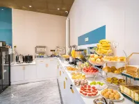 Dequan Luxury Hotel (Beijing CBD Jingguang Center Branch) Hotels near CCTV Headquarters
