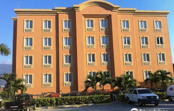 Beverly Hills: Hotel and Business