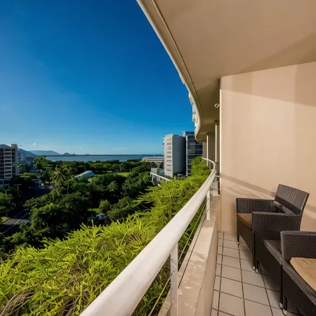Hilton Cairns
