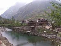 Qingchuan Jiashi Farmhouse