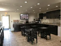 Super 8 by Wyndham Fort McMurray - breakfast