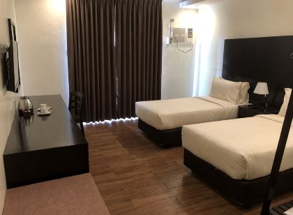 Piña Suites